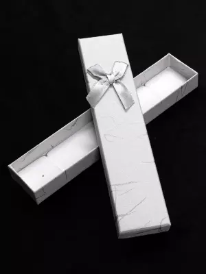 Подарочная коробочка серебристо-серая с бантиком для украшений и часов